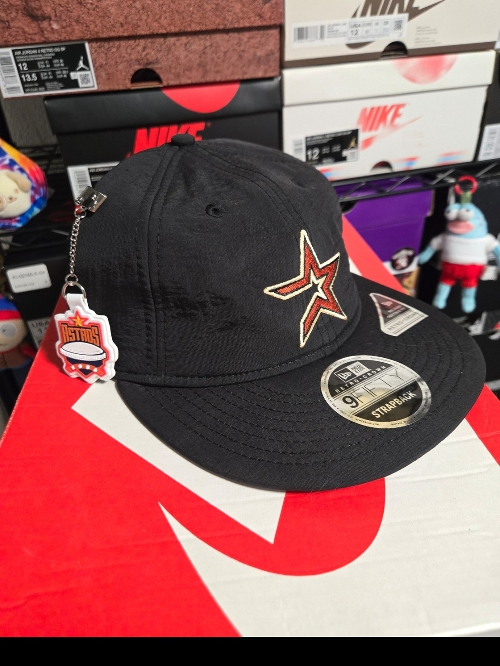 New Era Astros Embroidered Star 9FIFTY Strapback Hat - Black with Red/Gold Star